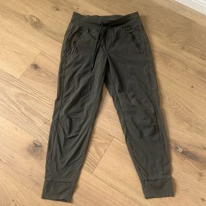 Lightly used Athleta Trekkie North Jogger in size 4
